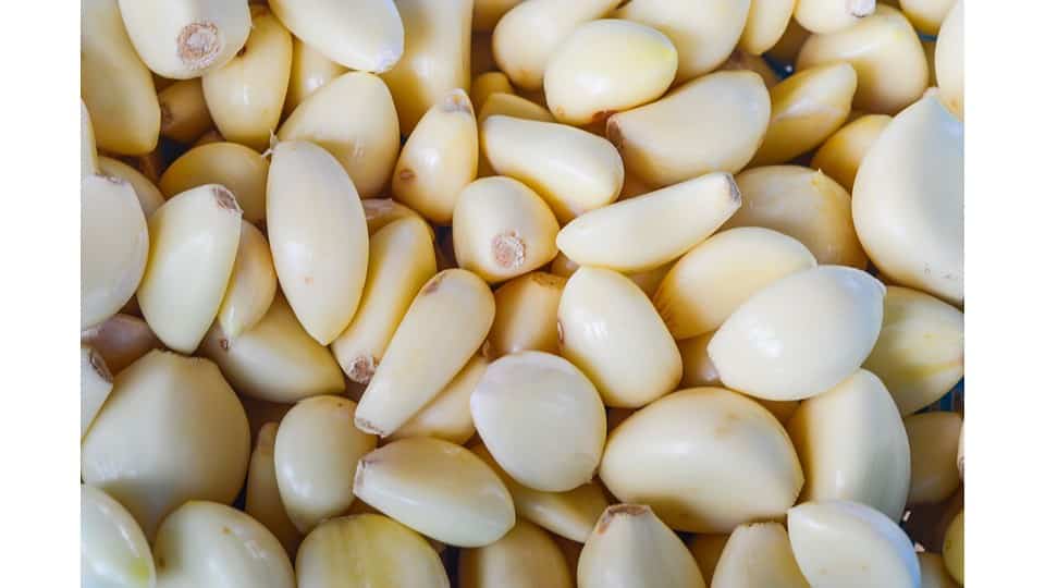 Why Is Garlic Sticky? (And how to resolve that) Practical Cooks