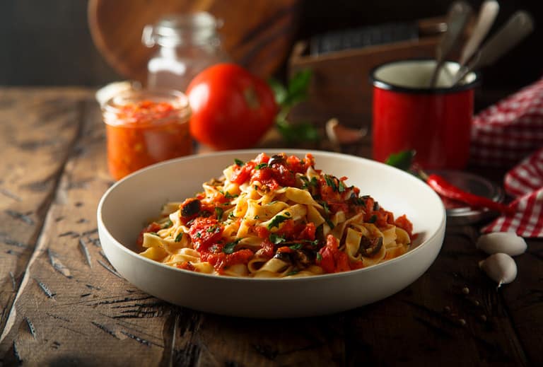 Can I put warm pasta in the fridge?