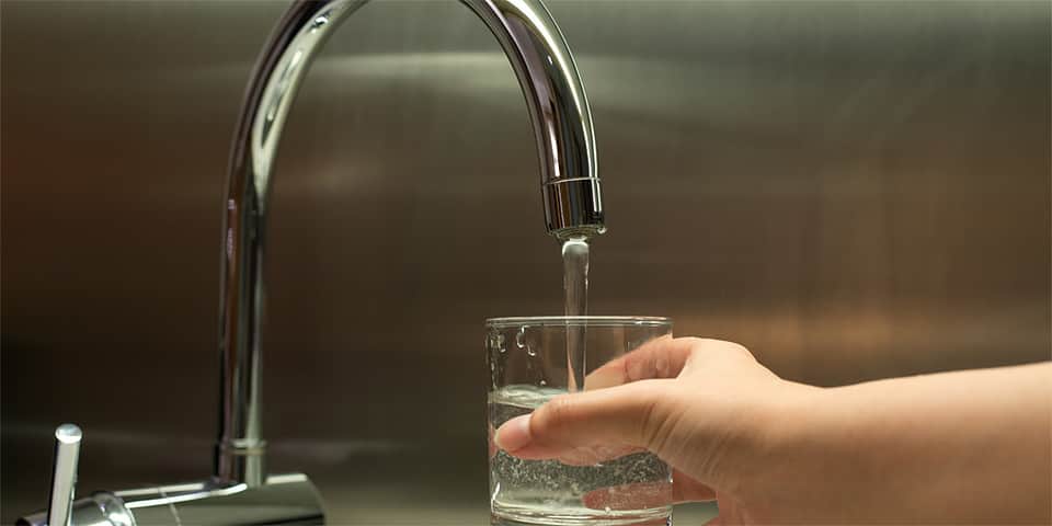 Should You Put Hot Or Cold Water In A Coffee Maker? - Practical Cooks